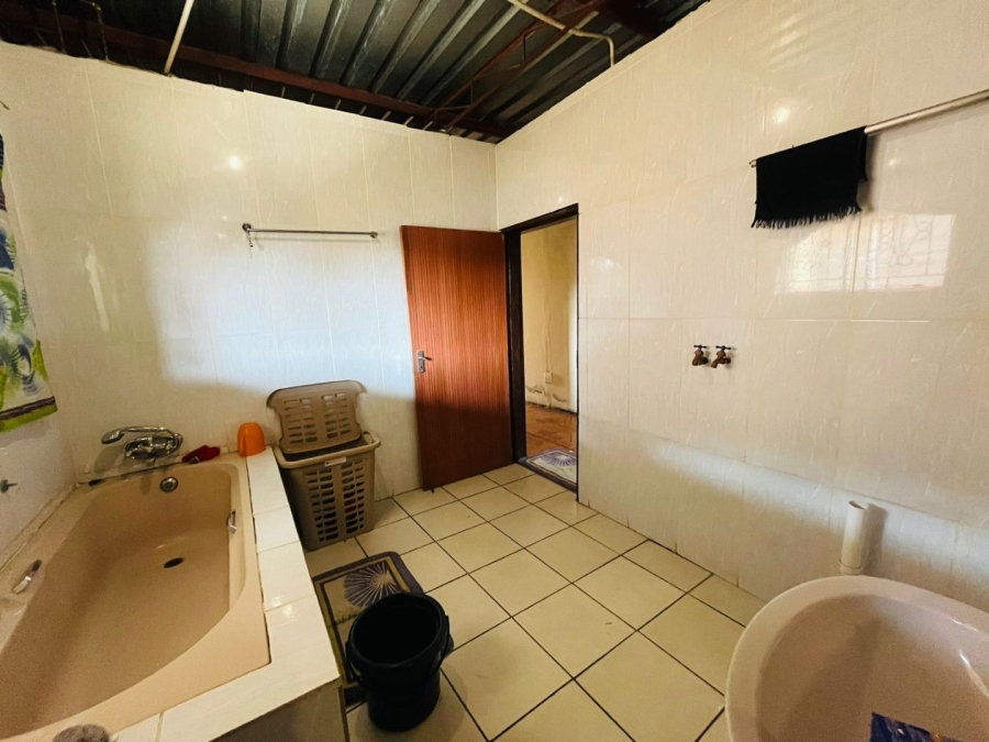 4 Bedroom Property for Sale in Motse Papiki Moilwa Free State